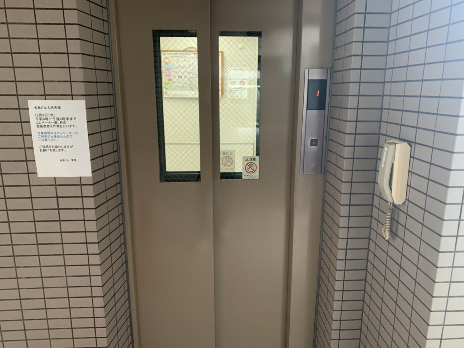 松戸市マンションのエレベーター枠の塗装修繕を行いました。